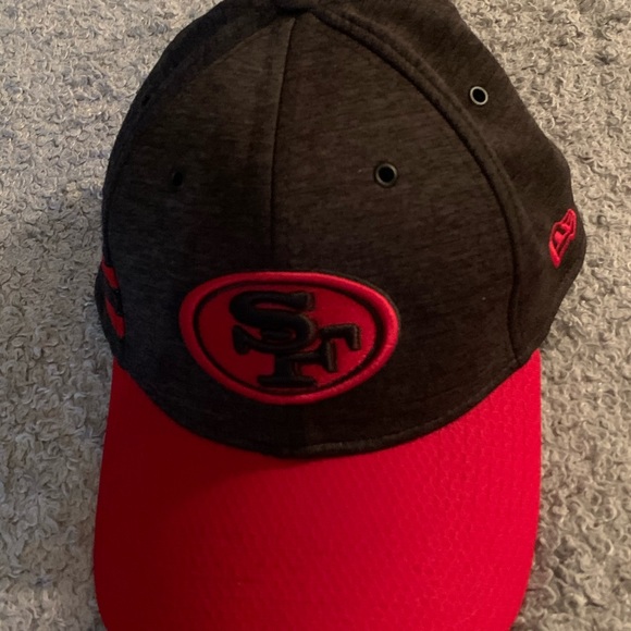 Men’s Hat - Picture 6 of 8